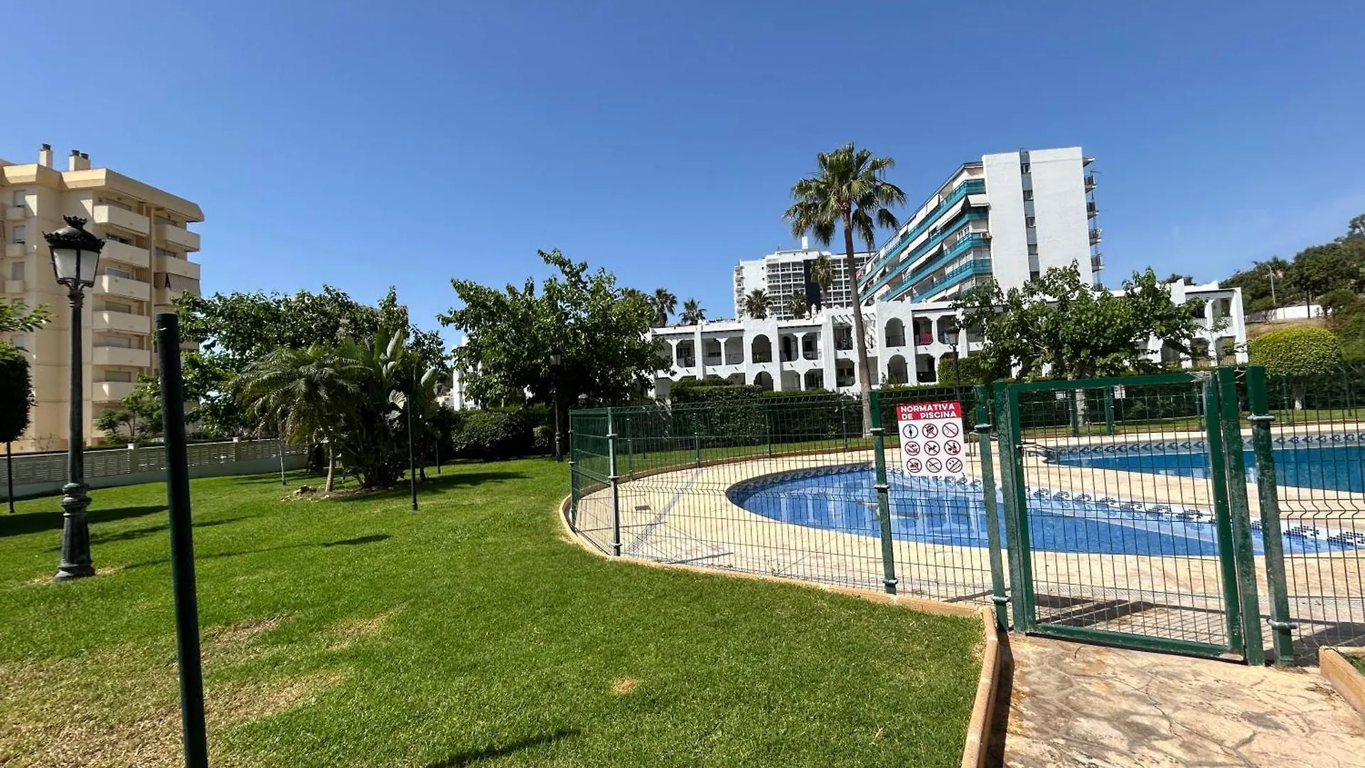 アパート Le Corbusier Pool Ac Parking Benalmadena Andraアパートメント